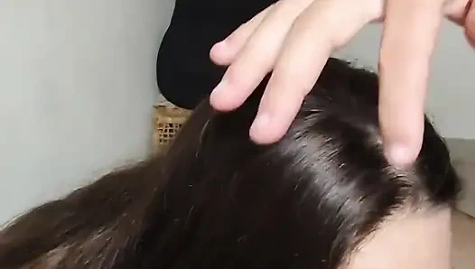 Сосу хуй, пока он не затвердеет мне в рот и не сквиртует молоком