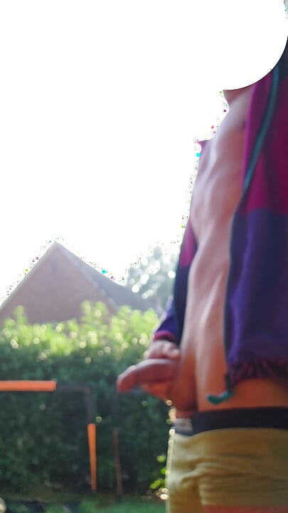 Skinny boys first piss of the day began with sperm. Wanna suck my dick?