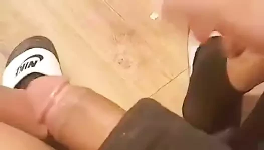 Homie'nin evinde okşuyor