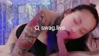 Une fille tatouée à gros nichons se fait baiser en levrette - allez chercher swag.live lvy_pei