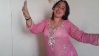 Pakistani shumaila dance in karachi city