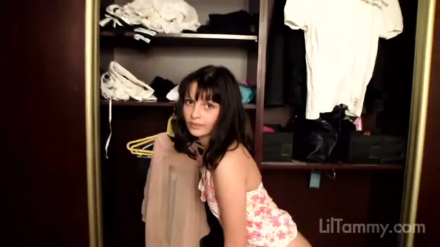 Self pleasuring teen hottie fingers her pussy