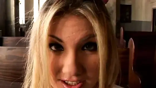 Seks anal sama cewek jalang hot rambut pirang