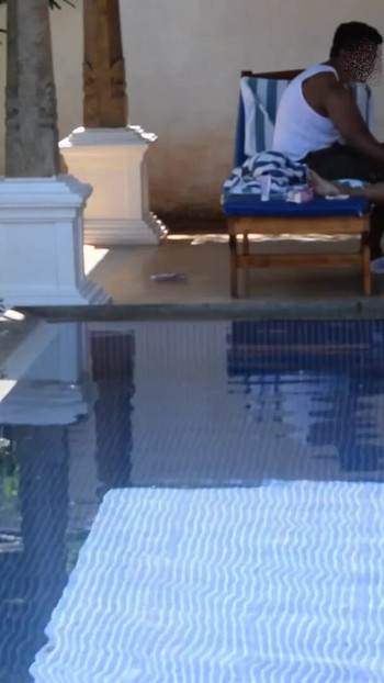 Najljepša domaća domaćica brije pičku na otvorenom potpuno gola prvi put # indijski #housewife #outdoor # svlačenje # potpuno golo | Isječak 2