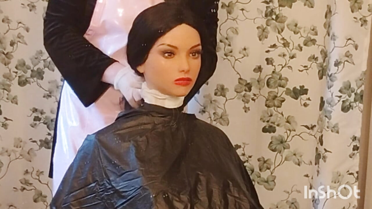 Emma-parturi esittelee viittansa