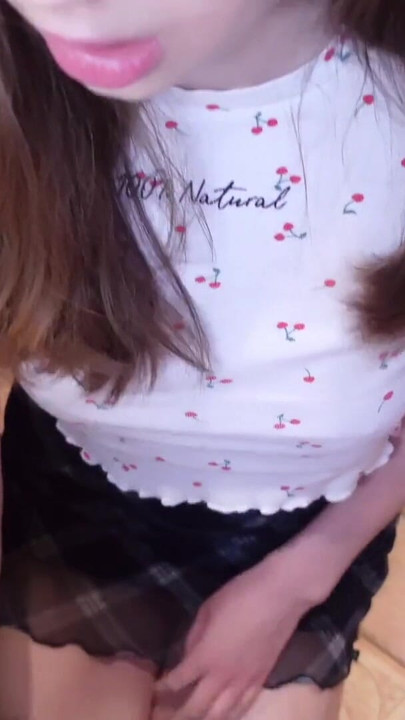 Trenutak koji morate podijeliti iz "Moja cimerica je došla kući ranije i skoro me uhvatila... 🥵"
