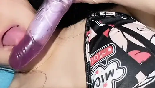 Индийская девственница мастурбирует и удлиняет свою задницу