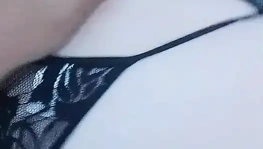 Именно то, что она сделала сегодня, принимая этих двух хорошо одарившихся, которые пробивали ее удилище к стебле