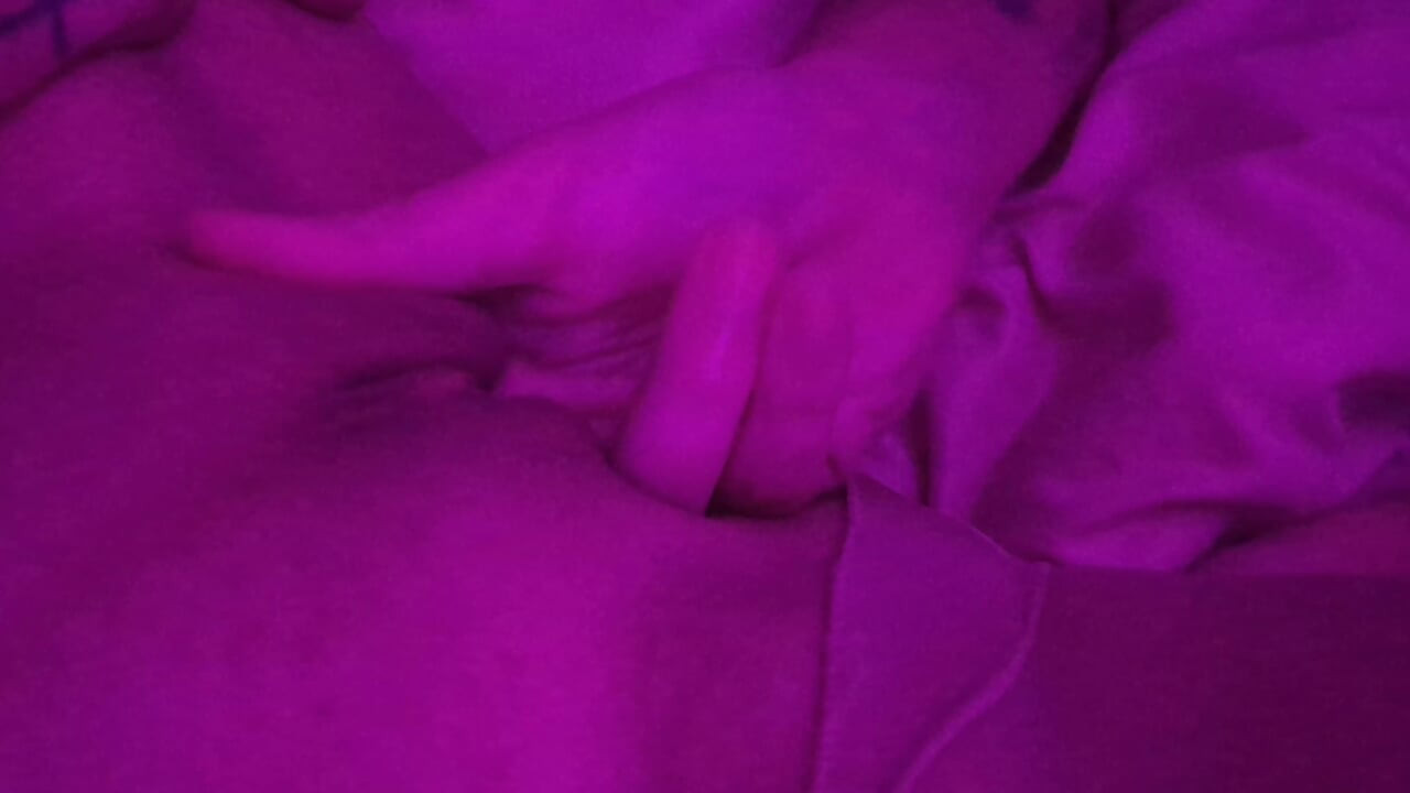 Nylon babe in heels squirted and fucked by huge cock