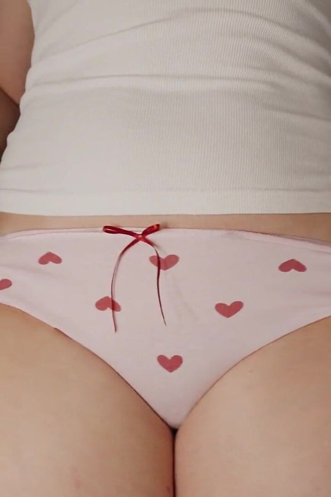 Slips anprobieren – Tanga und Shorts – ein verlockender Anblick eines großen Pos