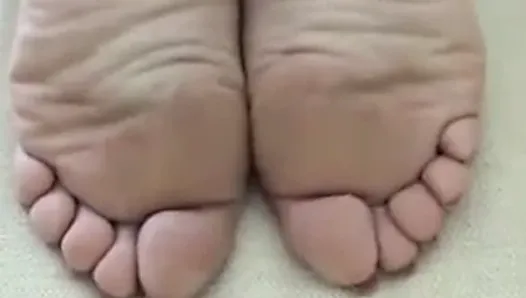 Relaxed mature feet