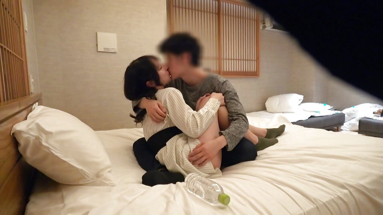 Part 4 SEX With An Amateur Who Was Brought Into The Room Released As It Is In AV Vol.13