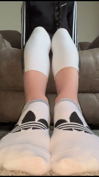 Beyaz Adidas Çorapları Ignore POV | Klip 3
