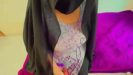 Пасынок трахает горячую подругу-милфу мачехи в гостиничном номере - саудовская большая задница и большие сиськи сексуальные - сперма дикая