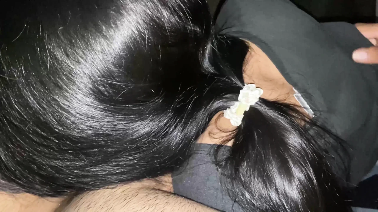 邻居彻底操了一个18岁学生妹的紧致阴户