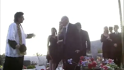 18 Yaşındaki Esmer Genç Kız Yaşlı Adam Tarafından Yakalanıyor... Yoğun açık Havada Karşılaşma!