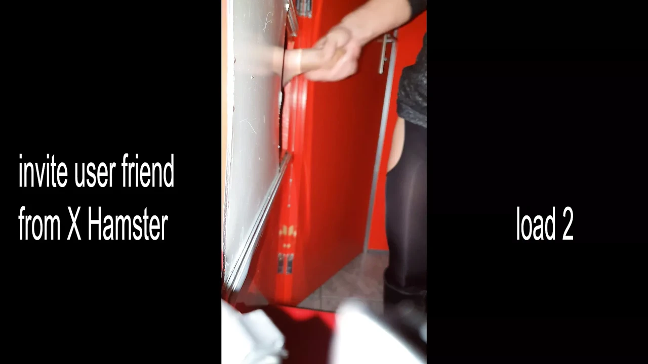 和绿帽情侣Sexbiosstel的热辣人妻在成人剧院的光荣洞里吮吸和做爱