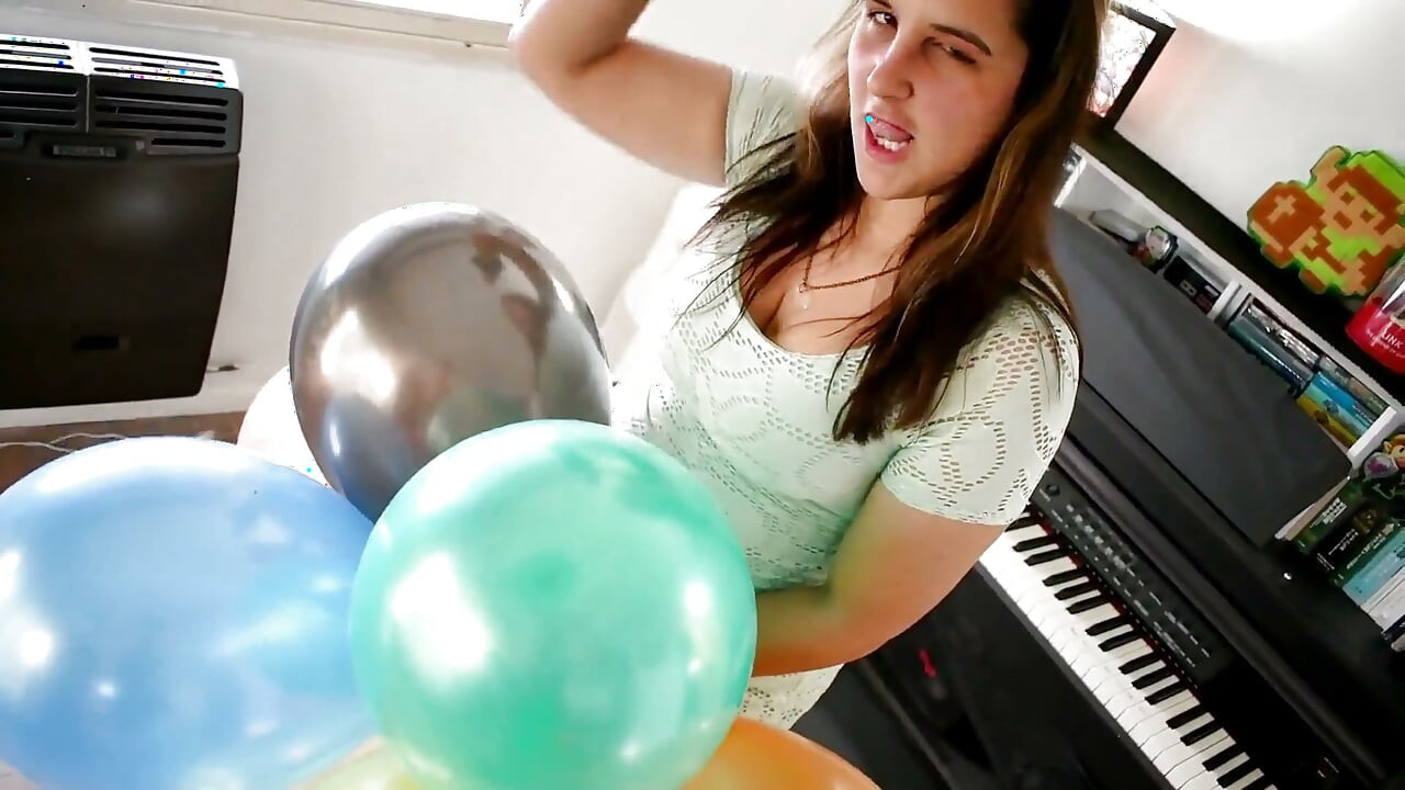 Nail pop gifted balloons menggosok diriku sendiri dengan mereka - bunny looner