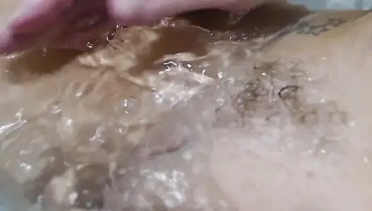 Мастурбация Пальцами И Ласкание Лобковых Волос, Я Голая В Ванной.