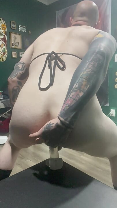 Houston Texas that loves to expose himself taking thick cock shows off bussy to all men