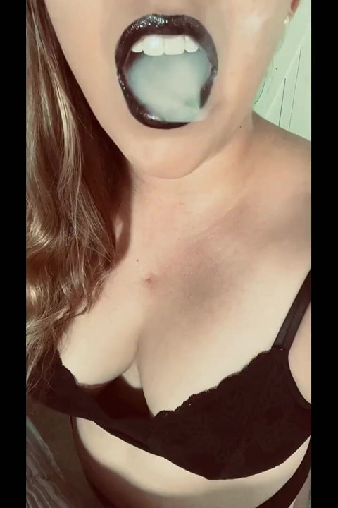Sexy Vaping