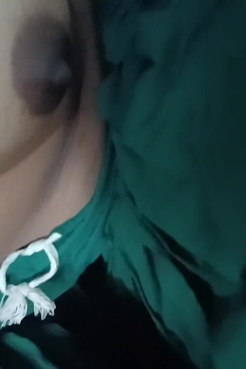 내 계모를 따먹고 하드코어 섹스하는 동안 그녀 안에 사정하고 있어.