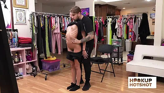 BTS - Alexis Tae показывает свою красивую задницу в фотосессии!