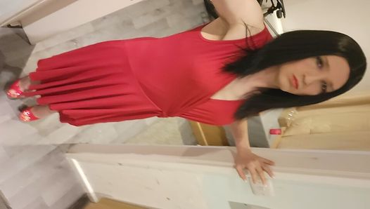 赤いドレスで手コキする女装者