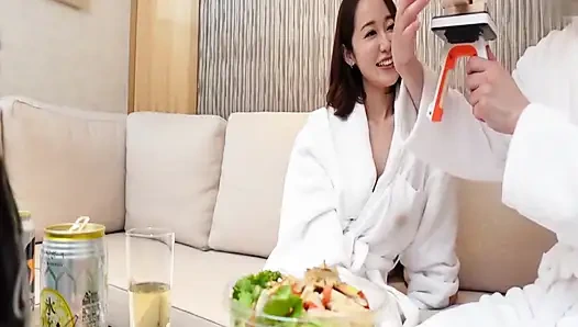 Hotel Rush. İlk saniyeden itibaren kontrolü eline alıyor