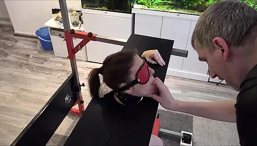 Budak seks ini dientot habis-habisan sampai orgasme di pesta seks sybian bagian 2