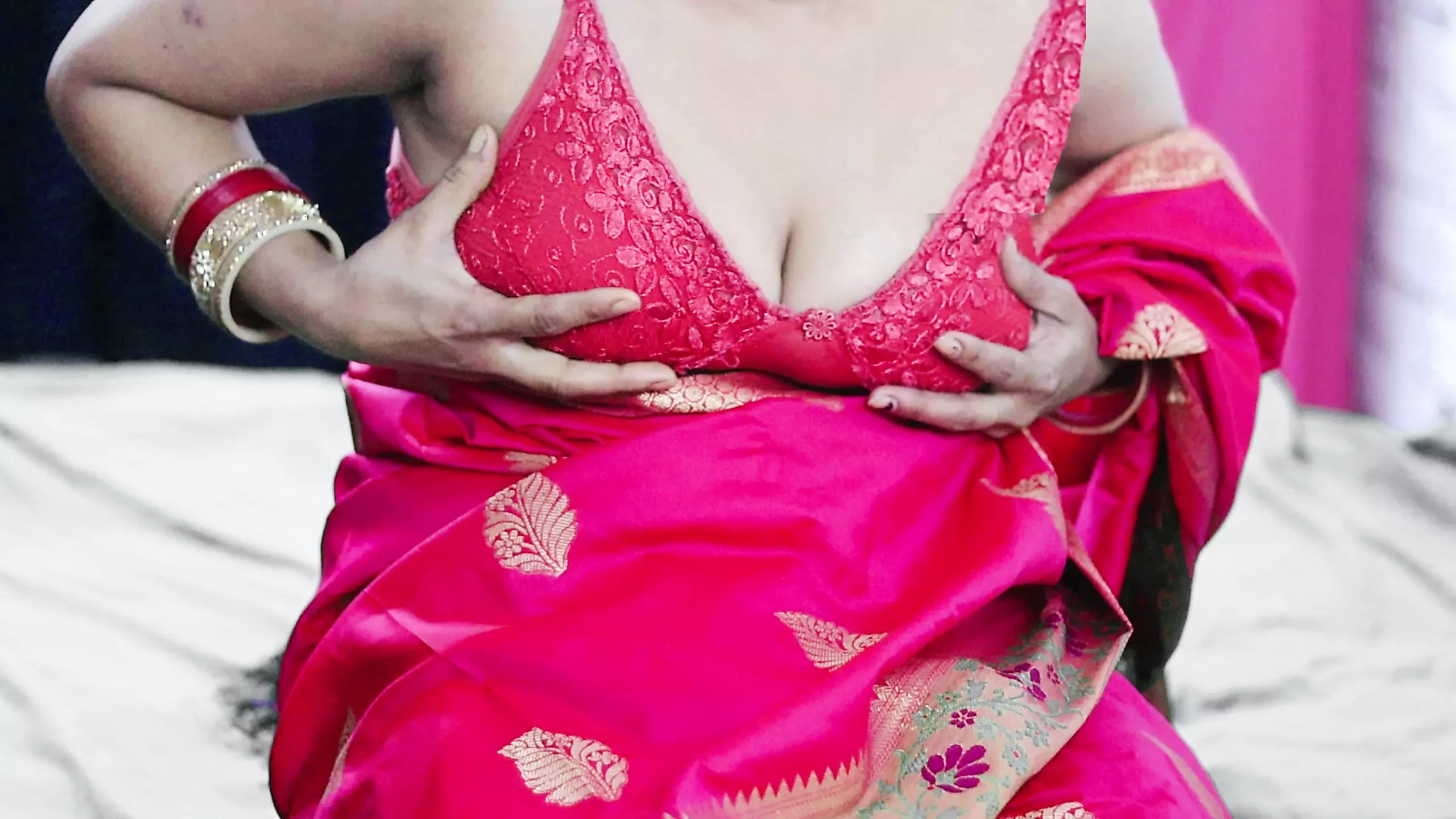 Lal Sari Wali Desi Bhabhi Ko Chod Diya Bhoot Maza Aaya: Close-up Close-up  Porn