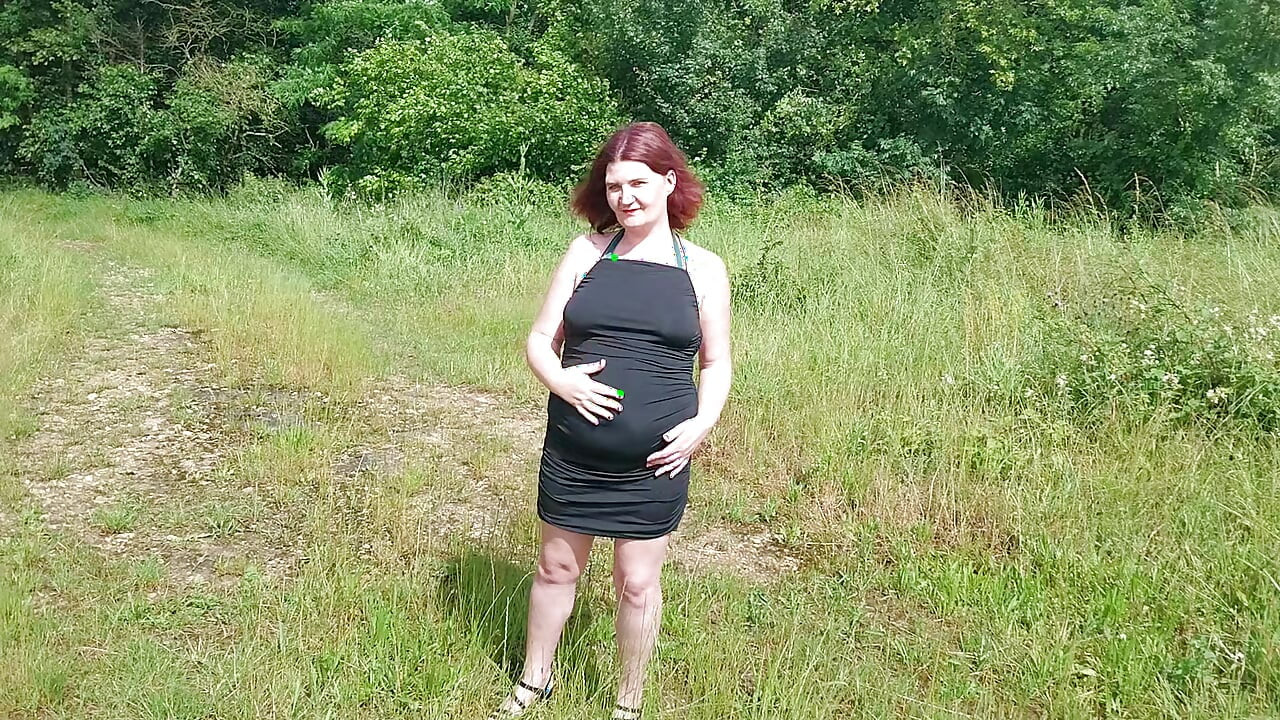 I show off in the middle of nature