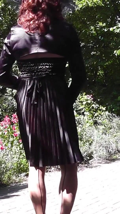 Spectacular moment from "CD Lady in a shiny pleated satin gown"