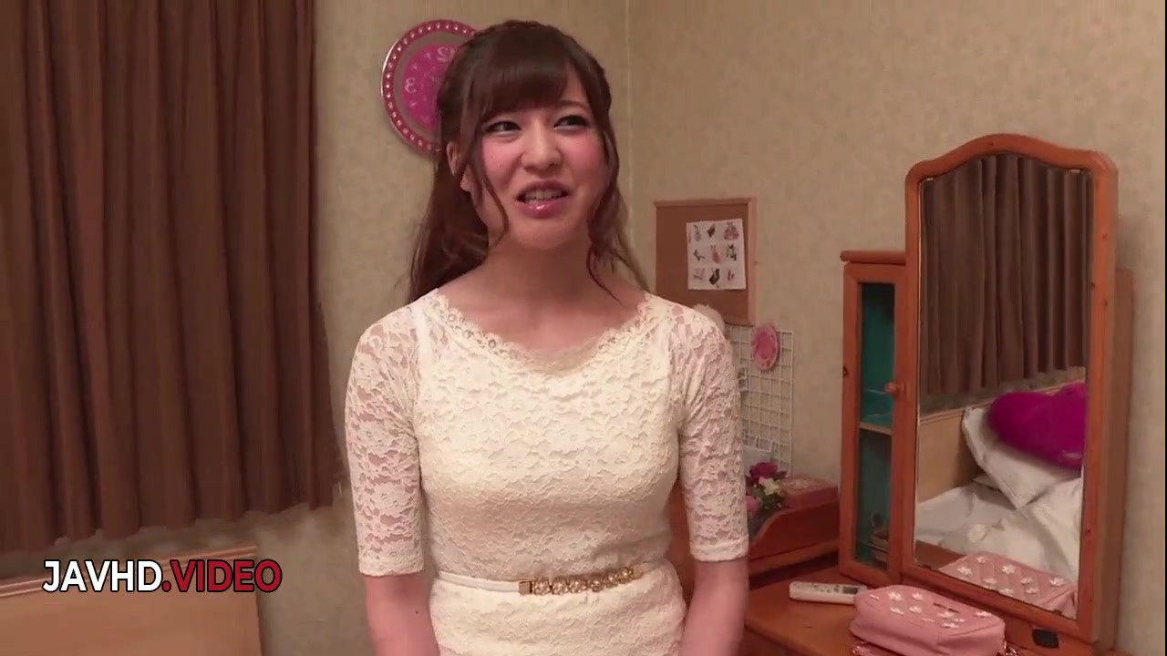 誘惑的なアジア人アマチュアマイオジノの胸のフェラチオファンタジー解き放たれ