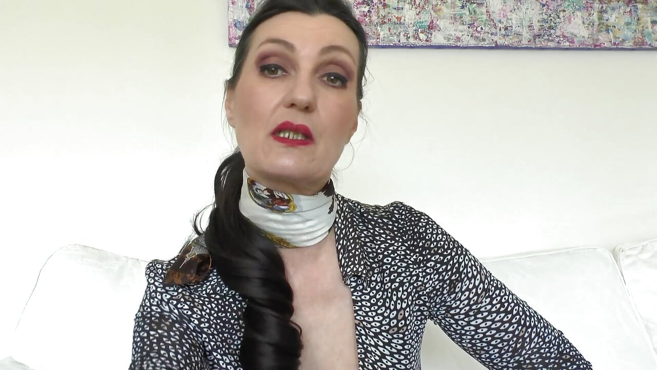 Tajne fantazije se ostvaruju! Njušenje seksi gaćica i svršavanje na njima, lady victoria valente