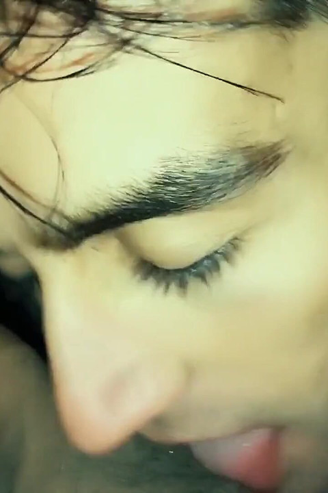 Twink incili yarağıma ve taşaklarıma tapıyor bakış açısı (penis derisinin altında boncuk)