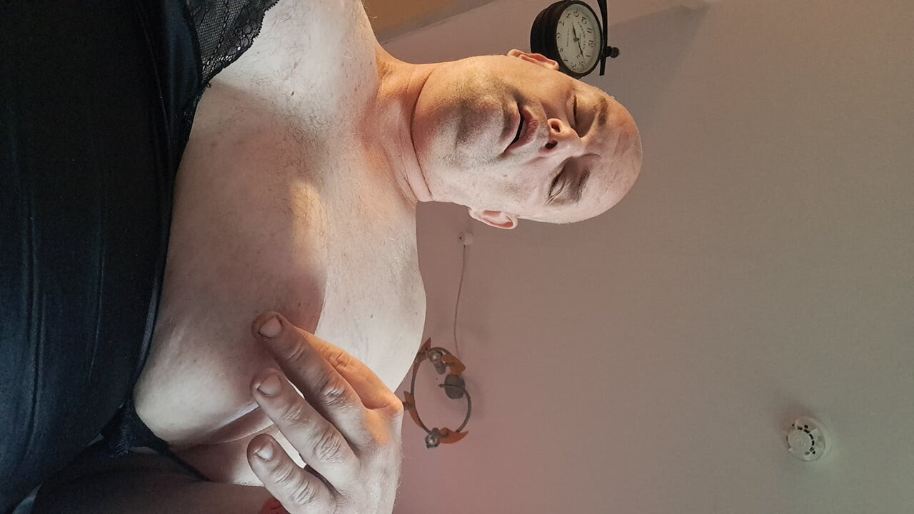 The bitch is getting kinkier and kinkier