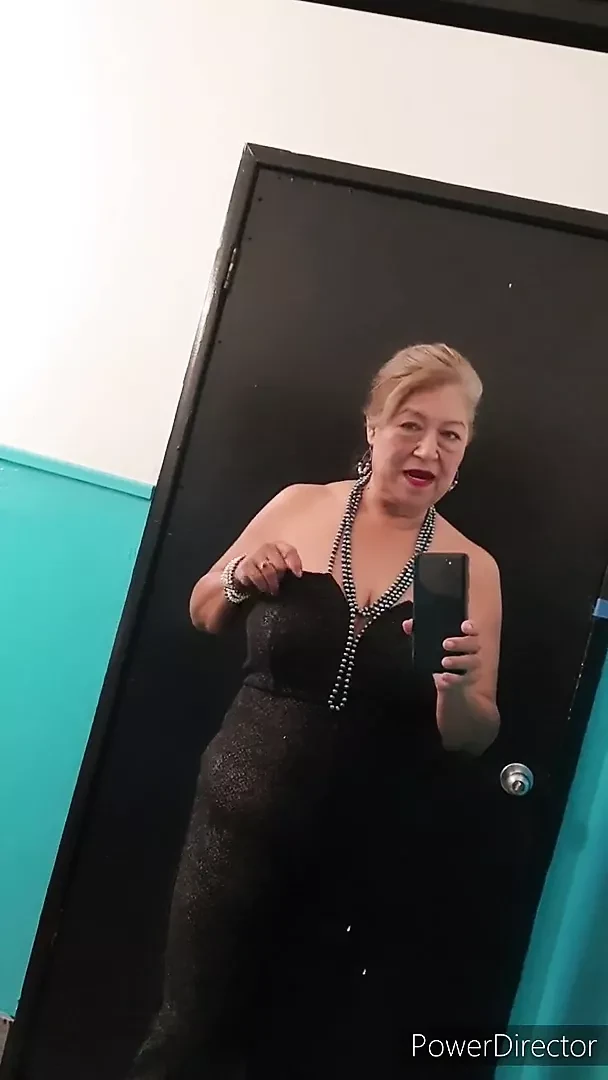 Pissing in a public bathroom. 67yo mature woman.