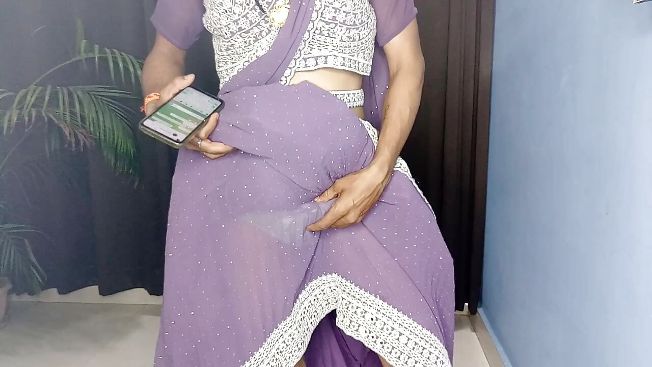 Indische heiße stiefmutter trägt das kleid wie und fühlt ihre jungs