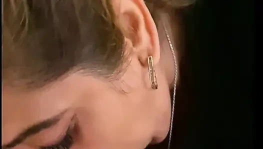 Шлюшка жена в настоящем любительском видео