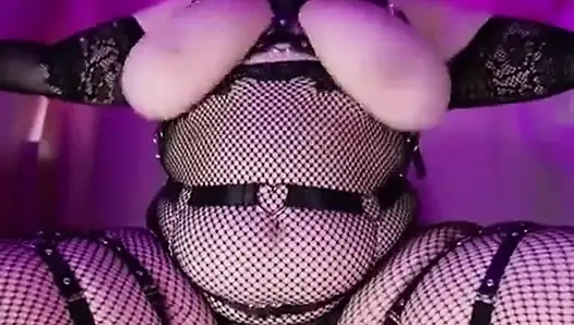 Wie trainiert man einen kurvigen Sukkubus?