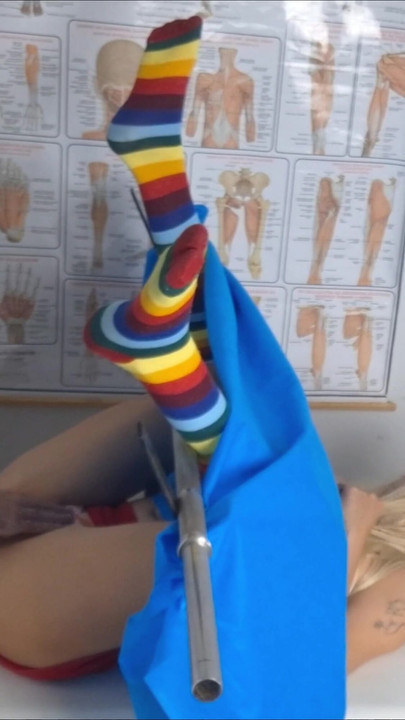 ¡La tensión entre el médico y el paciente termina en corrida! | Clip 1