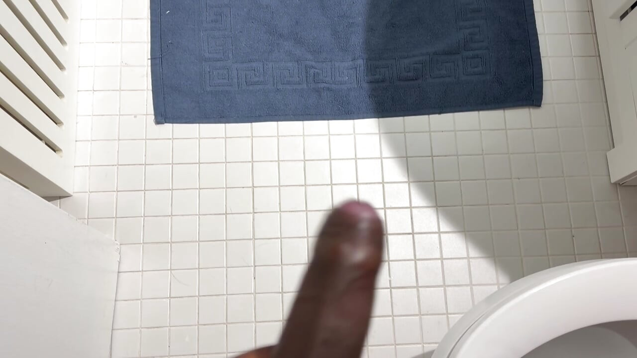 Step sister shower time. Her juicy ass makes me horney