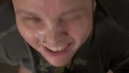 Ev yapımı amatör oral seks ve yüze boşalma makyaj yok