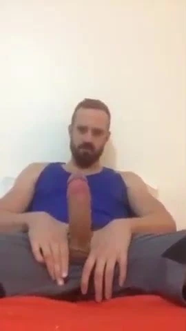 Sexy Man sans his bug cock