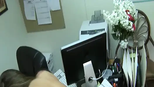 Ateşli Office_scene_4_sexy götlü büyük memeli kadın ofiste göğüsleri patronunun yarağından dölle kaplanıyor