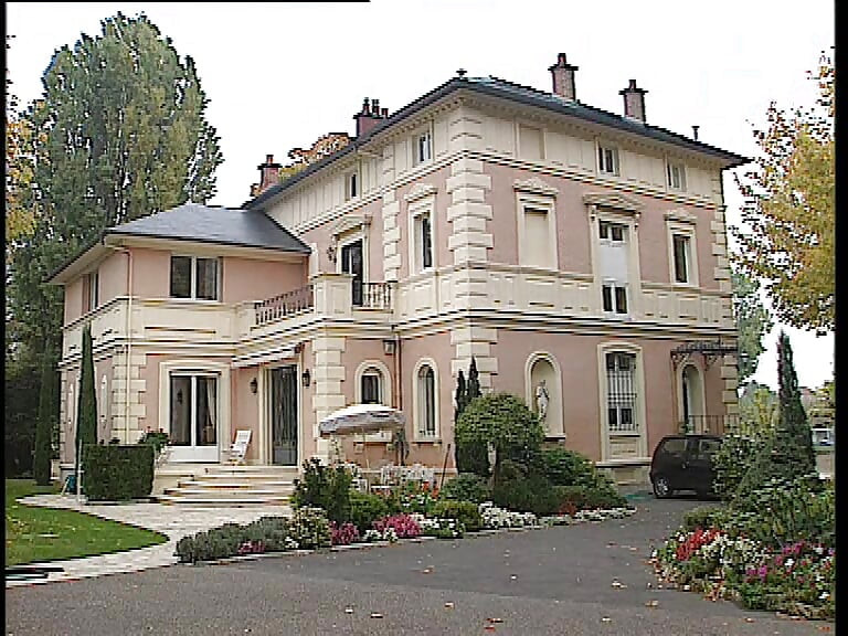 Il Baise Une Blonde À Gros Nichons Dans Sa Chambre Jusqu’à Ce Qu’elle Hurle