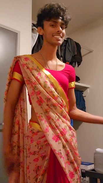 Sissy dello Sri Lanka in sari trapelato