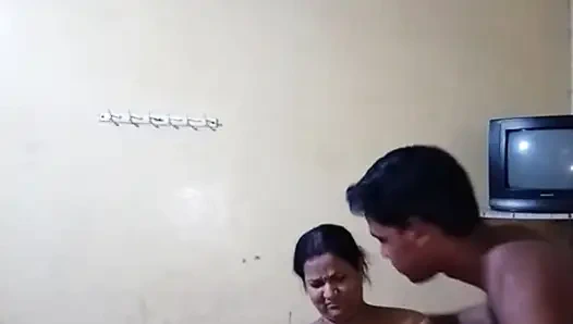 Секс старой тетушки дези с молодым пареньком, полный жесткий секс