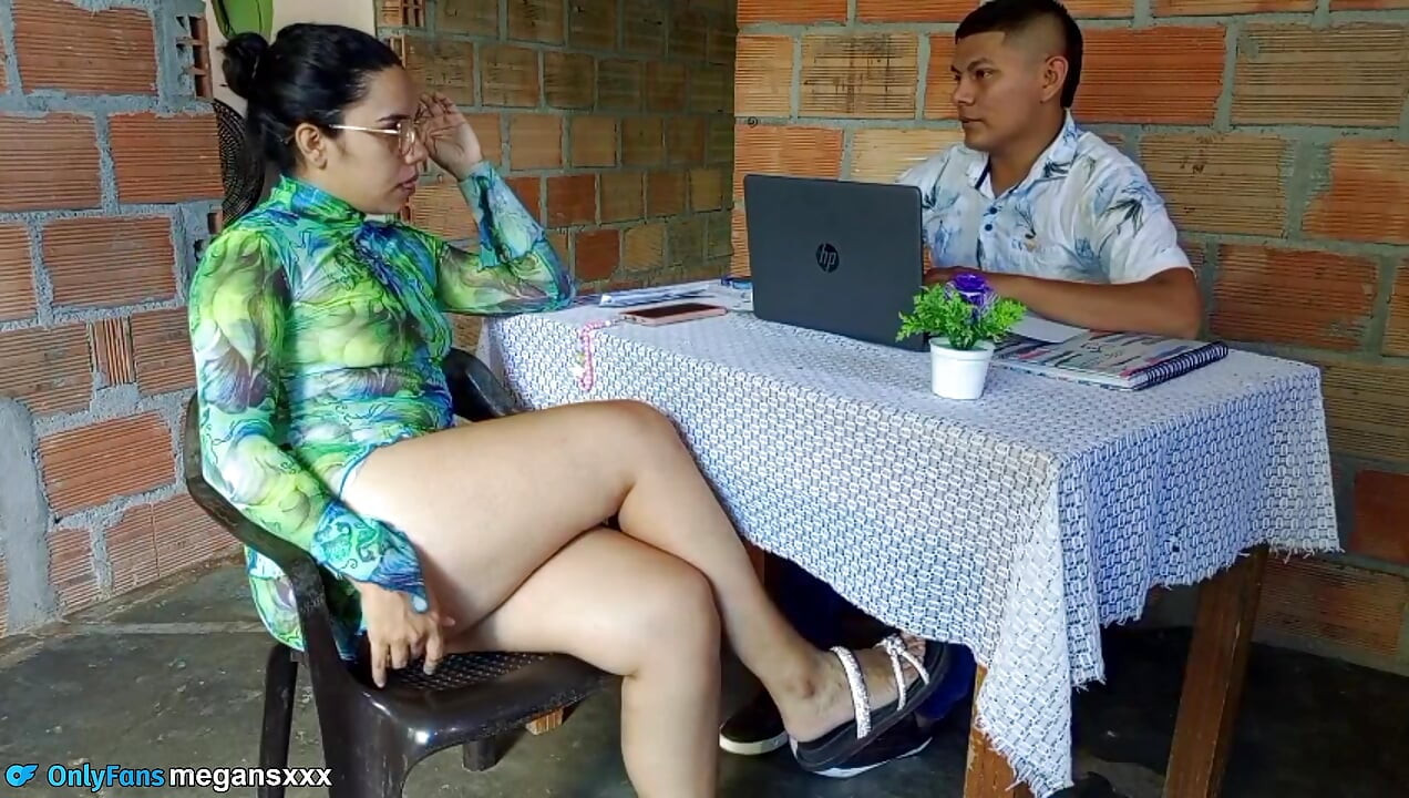 This Bitch Wants the Job and I Put Her to Suckle for Him.